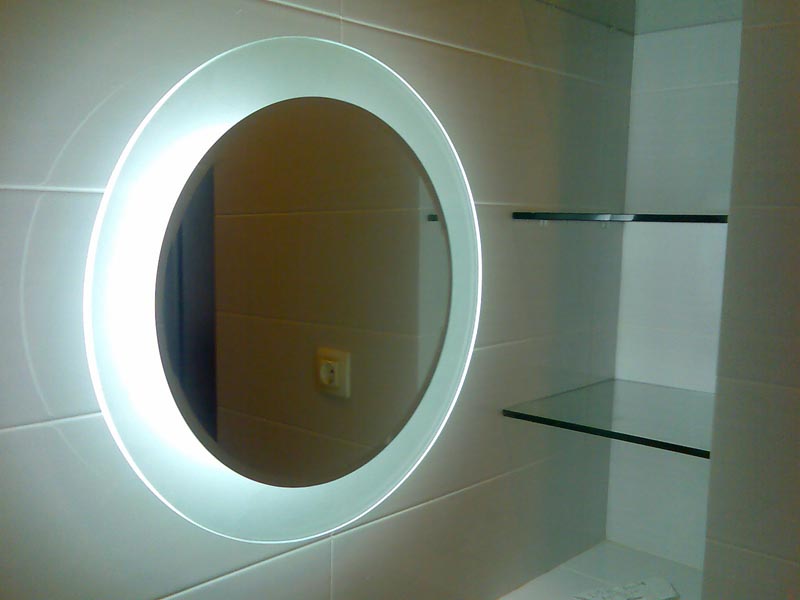 Круглое зеркало с подсветкой
