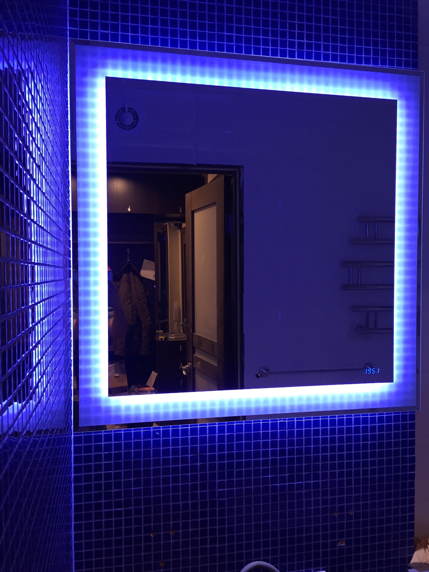 Зеркало с подсветкой led сенсорное. Зеркало Диамант со светодиодной подсветкой 750х353 мм. Зеркало с led подсветкой 170х60. Зеркало с диодной подсветкой для ванной.
